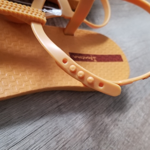 NWT - Ipanema t-strap sandals - Picture 4 of 7